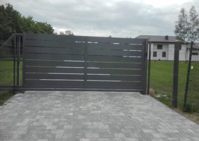 Ogrodzenia metalowe, bramy, przęsła